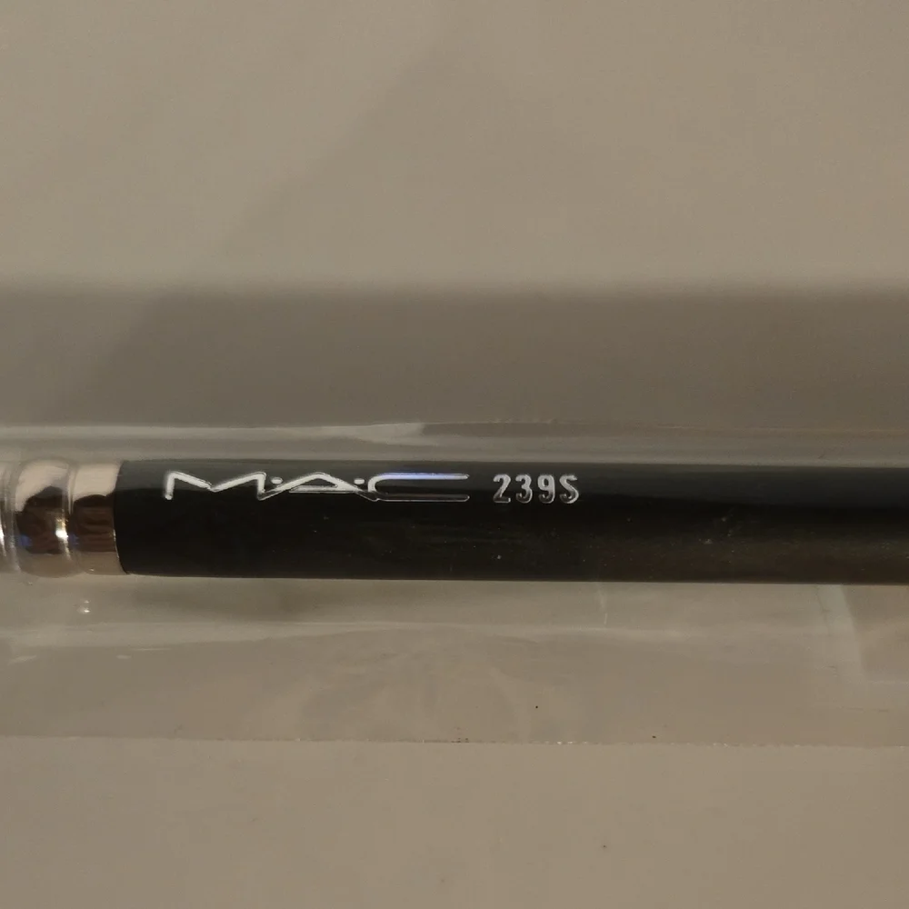 MAC 239S Pencil Brush